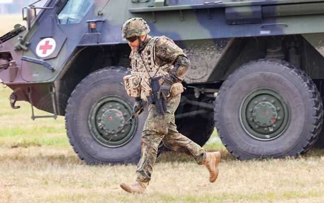 Γερμανία: Η πλειοψηφία των Γερμανών θα υποστήριζε την υποχρεωτική στρατιωτική θητεία