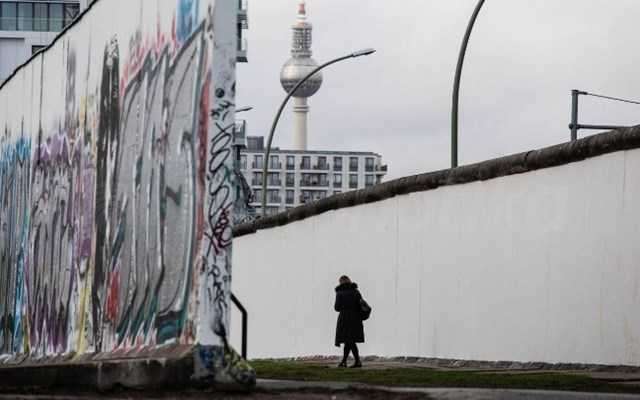 Ας κατεδαφίσουμε το νέο "Τείχος"