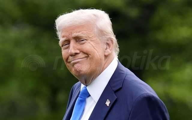 Ο Τραμπ υπέγραψε τον νόμο για τη δημοσιοποίηση του φακέλου Έπσταϊν