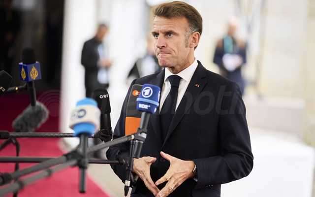 Ο Μακρόν υποδέχεται αύριο στο Παρίσι τον Αμπάς