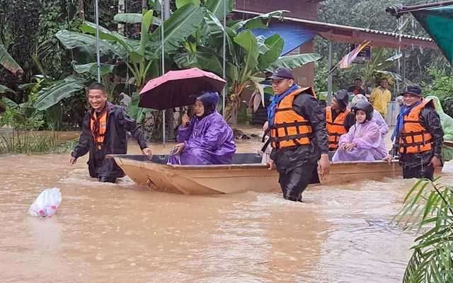 Ταϊλάνδη-πλημμύρες: Μεταφορά ασθενών σε κρίσιμη κατάσταση από νοσοκομείο, 33 νεκροί