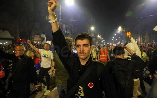 Σερβία: Υποστηρικτές και αντίπαλοι του Αλ. Βούτσιτς διαδηλώνουν στον ίδιο χώρο