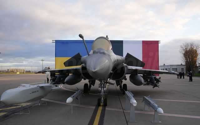 Συμφωνία Μακρόν - Ζελένσκι για την πώληση 100 Rafale στην Ουκρανία