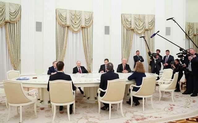 Γουίτκοφ και Κούσνερ ενημέρωσαν τον Τραμπ για τις συνομιλίες τους με τον Πούτιν