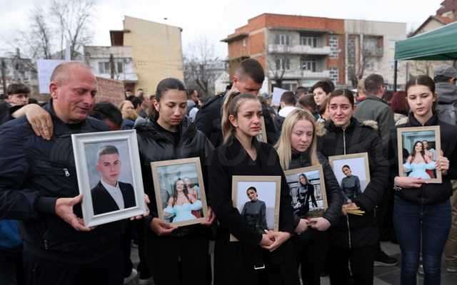 Βόρεια Μακεδονία: Χιλιάδες πολίτες στα Σκόπια ζητούν δικαιοσύνη για την τραγωδία με τους 63 νεκρούς στο Κότσανι