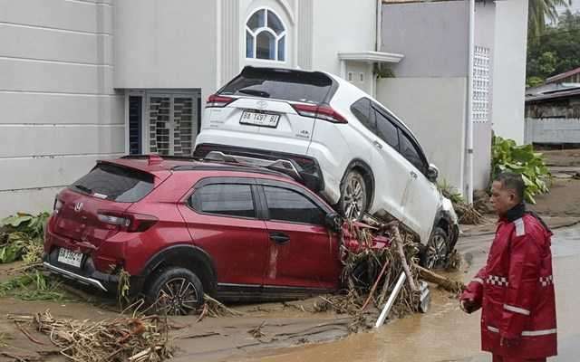 Πλημμύρες στην Ινδονησία: 84 νεκροί (νέος απολογισμός)