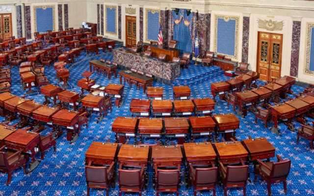 Bloomberg: Οι Δημοκρατικοί αίρουν το shutdown στις ΗΠΑ χωρίς να κερδίσουν τη μάχη της υγείας