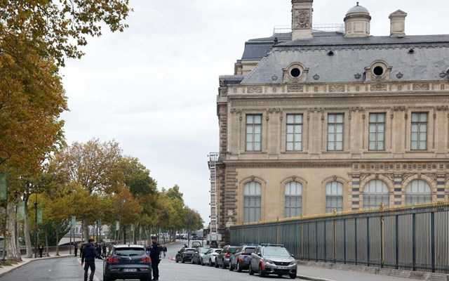 Ληστεία στο Λούβρο: Ίχνη DNA "οδήγησαν" τις αρχές στους δύο υπόπτους που συνελήφθησαν