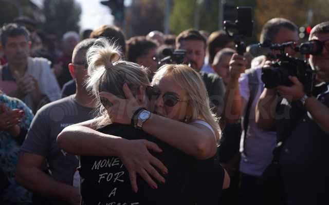 Σερβία: Μετά από 16 ημέρες τερμάτισε την απεργία πείνας η μητέρα θύματος της τραγωδίας στο Νόβι Σαντ