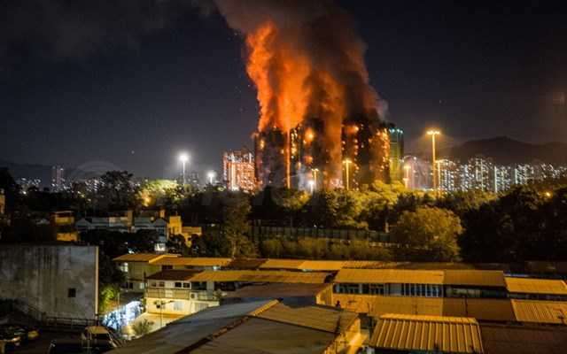 Χονγκ Κονγκ: Μεγάλη φωτιά σε συγκρότημα κατοικιών - 4 νεκροί, τραυματίες και εγκλωβισμένοι στους φλεγόμενους ουρανοξύστες