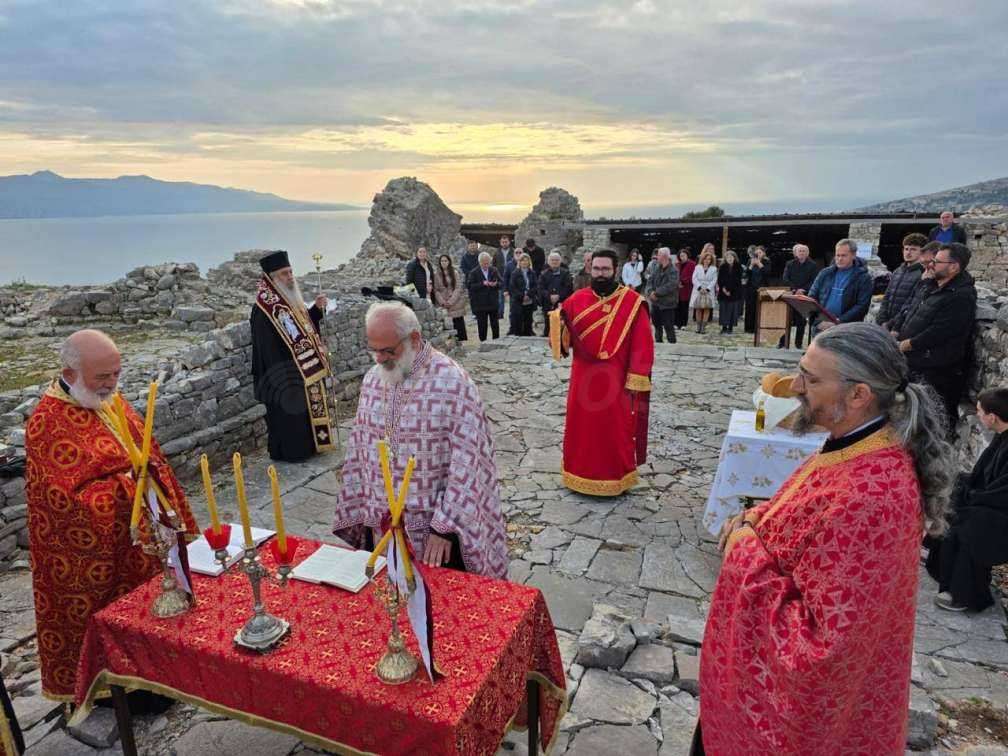 Εσπερινός στα ερείπια της Μονής των Αγίων Σαράντα