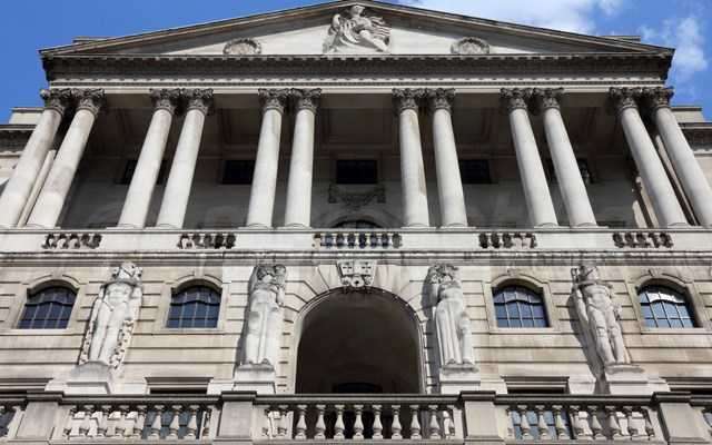Τράπεζα της Αγγλίας: Αμετάβλητα τα επιτόκια με οριακή πλειοψηφία 5-4
