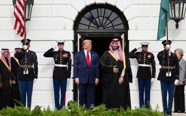 Ο Τραμπ αναγορεύει τη Σαουδική Αραβία "μείζονα σύμμαχο" εκτός NATO