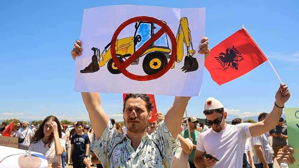 Αλβανία: Ανεπανόρθωτες περιβαλλοντικές ζημιές από το σχέδιο της οικογένειας Τραμπ