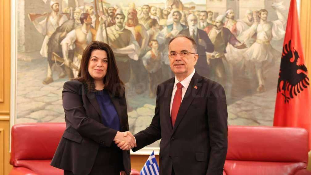 Η Λαμπρινή Κομίνη ανέλαβε καθήκοντα πρέσβη της Ελλάδας στην Αλβανία
