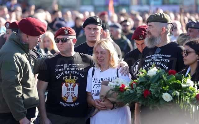 Σερβία: Μεγάλη συγκέντρωση μνήμης στο Νόβι Σαντ για τα θύματα της τραγωδίας στον σιδηροδρομικό σταθμό