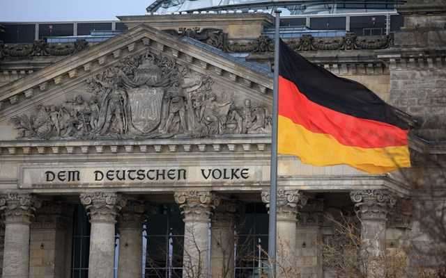 Οι Γερμανοί αποταμιεύουν περισσότερο από όσο χρειάζεται και είναι υπερβολικά απαισιόδοξοι