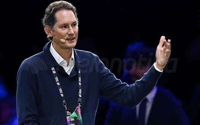 Η Stellantis (Peugeot, Fiat, Opel, Jeep) πιέζει την ΕΕ για αναθεώρηση της απαγόρευσης κινητήρων εσωτερικής καύσης από το 2035