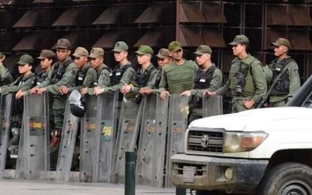 Βενεζουέλα: Ο στρατός θα εμποδίσει την εγκατάσταση μιας κυβέρνησης "υποδουλωμένης" στις ΗΠΑ