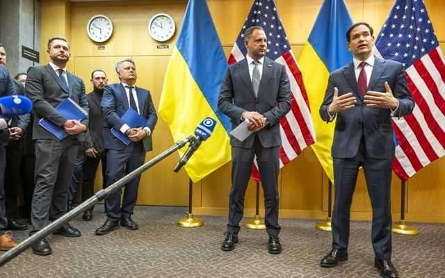 Πόσοι συμμετέχουν πραγματικά στις διαπραγματεύσεις για την Ουκρανία;