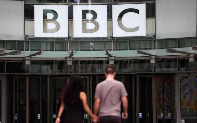 Βρετανία: Το BBC δεν είναι "θεσμικά προκατειλημμένο", λέει ο Μάικλ Πρέσκοτ