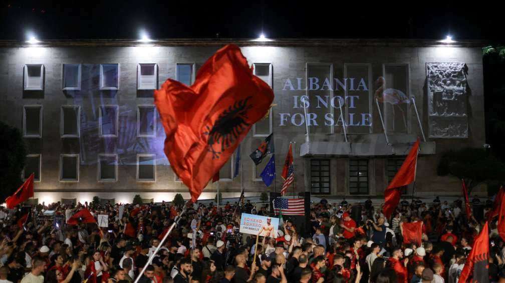 Μεγαλώνει η «επανάσταση των φλαμίνγκο» κατά του Ράμα και της επένδυσης Κούσνερ